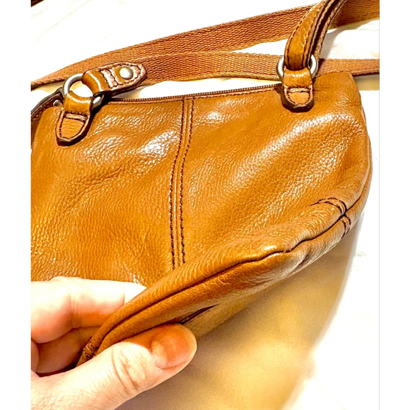 Fossil Leather Crossbody - Picture 5 of 10
